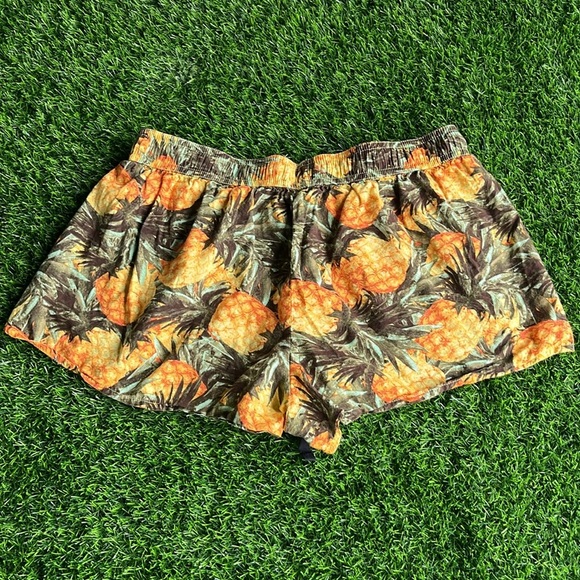 Victoria's Secret Pineapple Print Pajama Shorts - Picture 6 of 6